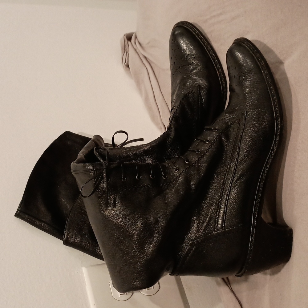 STUART WEITZMAN Retro Granny Boot, Black, 9N, EUC